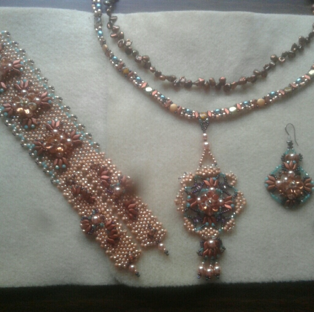Storm Duo Flower pendant set